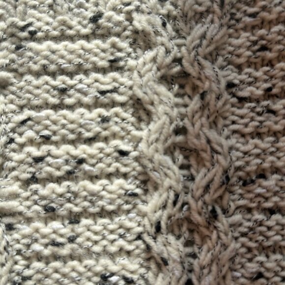 Cable knit wool blend sweater in flecked grey, size small - Picture 3 of 3